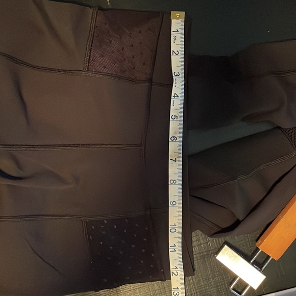 Lululemon Tights with mesh legs - Picture 4 of 4